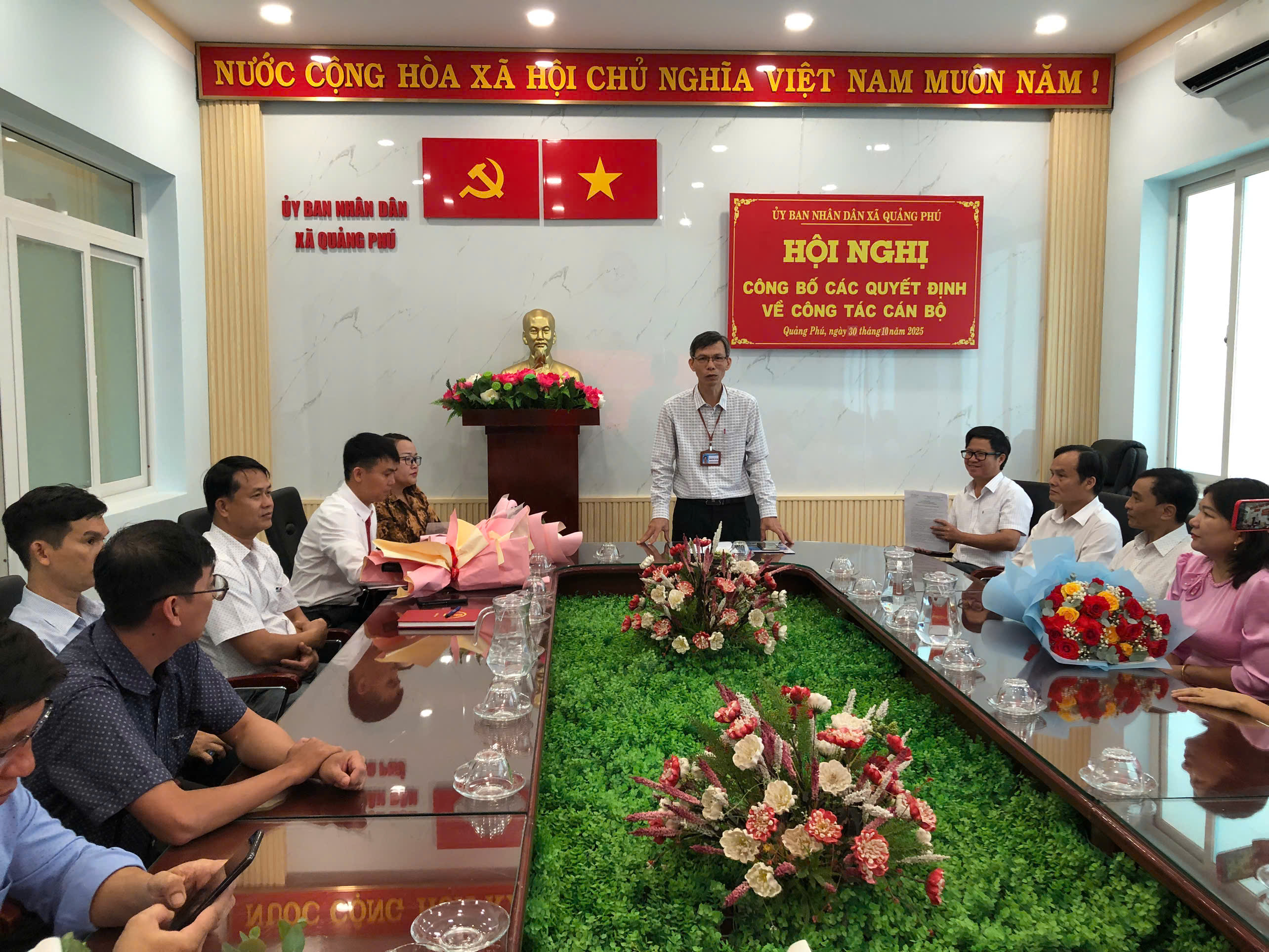 Phó chủ tịch UBND xã phát biểu giao nhiệm vụ